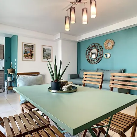 Apartment Centre, Lumineux T3 6 Pers Terrasse Wifi Pkg Clim Antibes
