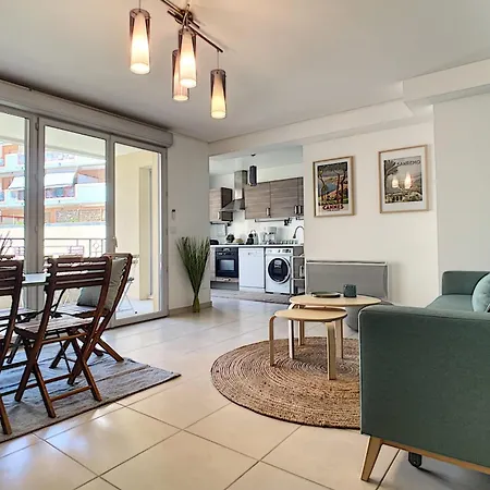 Apartment Centre, Lumineux T3 6 Pers Terrasse Wifi Pkg Clim Antibes